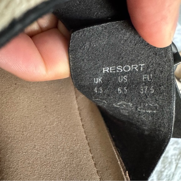 Cow Print Comfortable Thong Sandals - Picture 3 of 5